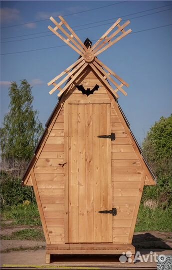 Уличный туалет деревянный