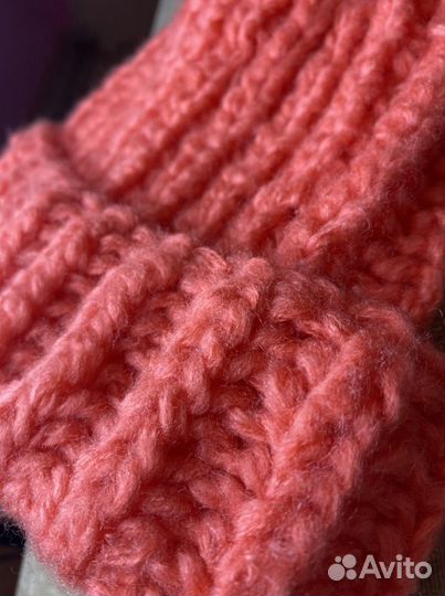 Шапка ручной вязки