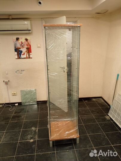 Стеклянная витрина