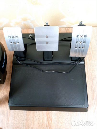 Thrustmaster t300 rs два руля на выбор