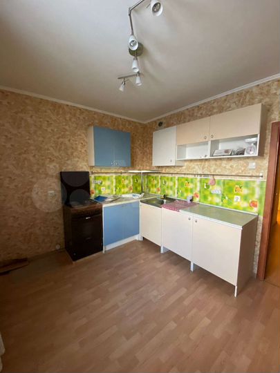 Доля в 2-к. квартире, 56,5 м², 22/27 эт.