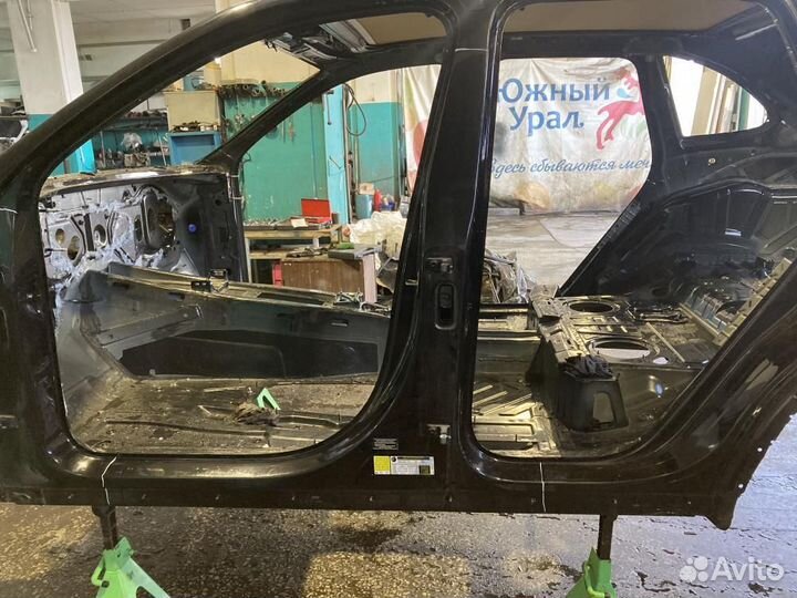 Стойка центральная левая Porsche Cayenne 958