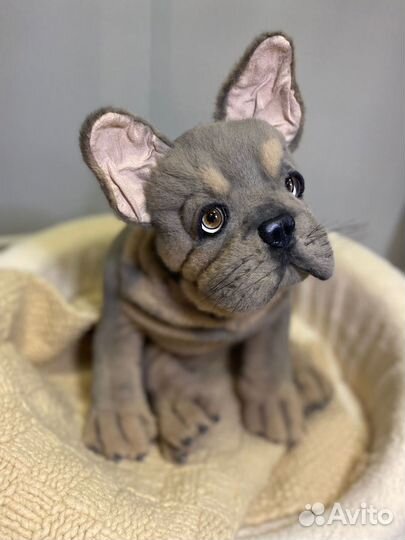 Реалистичная игрушка собака