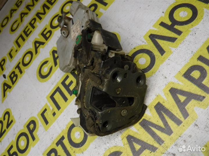 Замок двери задней левой Nissan Patrol (Y61) 1997