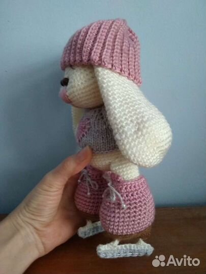 Зайка на коньках