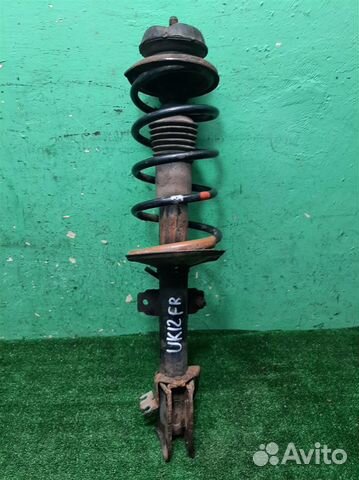 Стойка амортизатора передняя правая Renault Duste