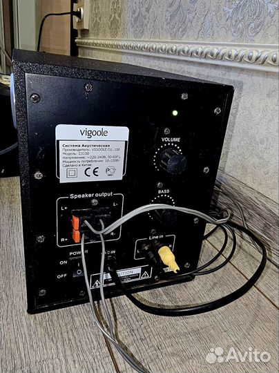 Сабвуфер с колонками 2.1