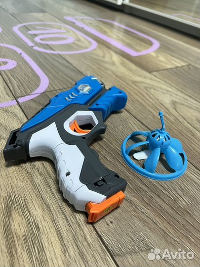 Электронный бластер с летающей мишенью