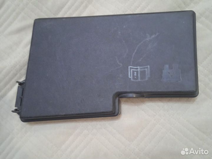 Крышка блока предохранителей Ford Focus