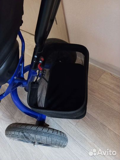 Детский велосипед с ручкой