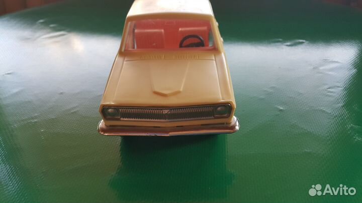 Заводная игрушка Волга газ 24