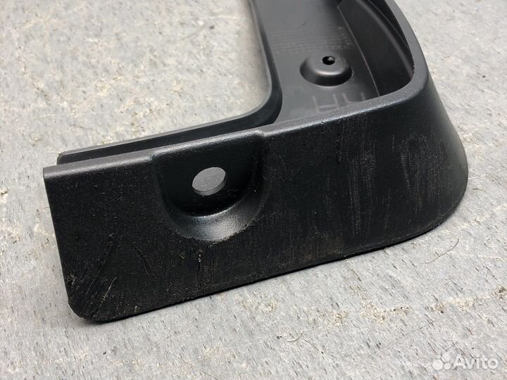 Пер прав брызговик Genesis 2