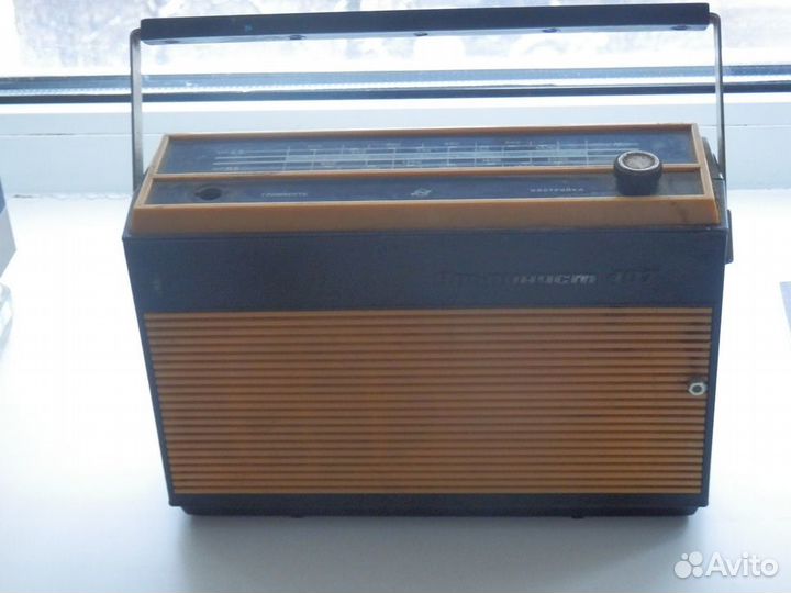 Радиоприемник Альпинист 407 и Маяк 202 из СССР