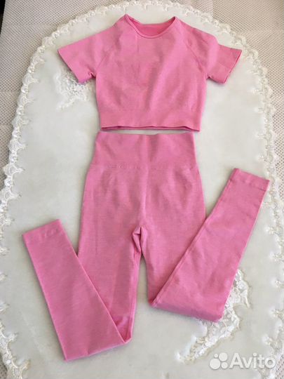 Костюм для фитнеса бесшовный 40/42/44 новый