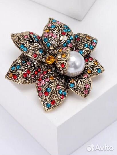 Брошь Цветок с жемчужиной