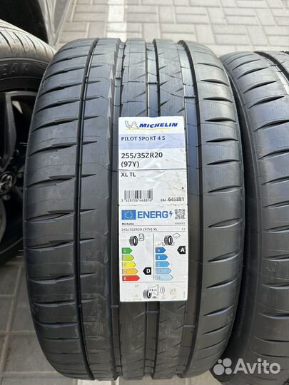 Michelin Pilot Sport 4 S 255/35 R20 и 285/30 R20 100ZR