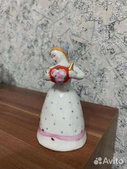 Статуэтка фарфор СССР Девушка с чайником