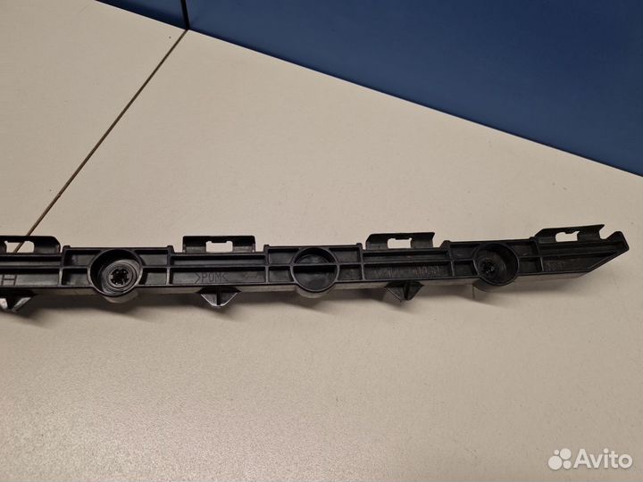 Кронштейн бампера заднего правый Lexus LS 460 USF4 2006-2017