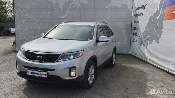 Обшивка двери передней правой Kia Sorento (XM) 823