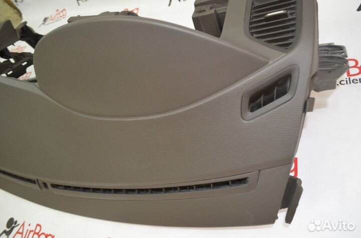 Торпедо панель приборов Volvo XC60 (коричневая)