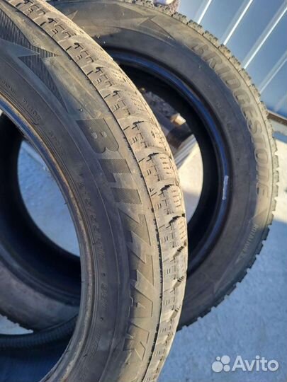 Bridgestone Blizzak Spike-02 215/55 R17