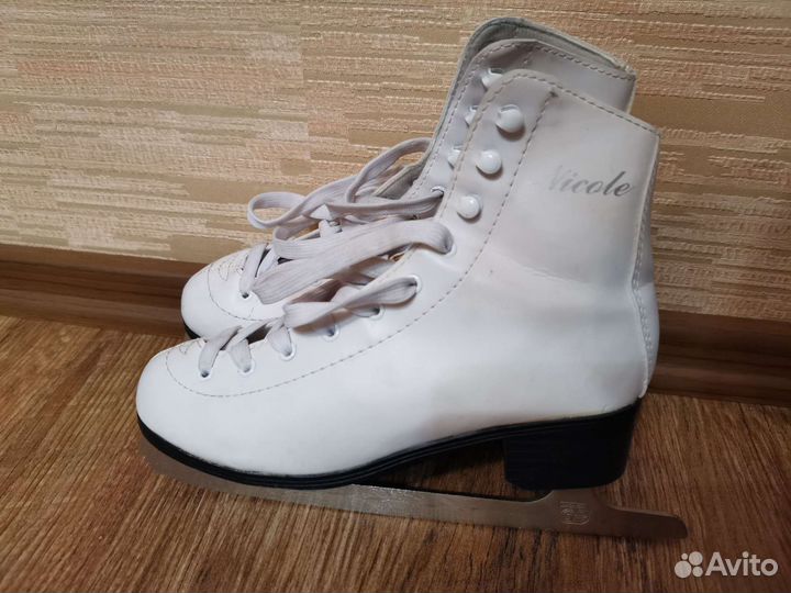 Коньки фигурные женские 38 размер