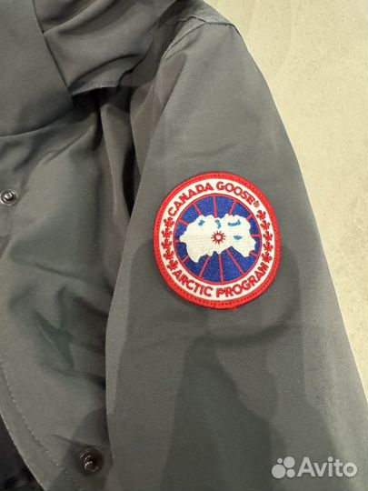 Пуховик женский xs canada goose