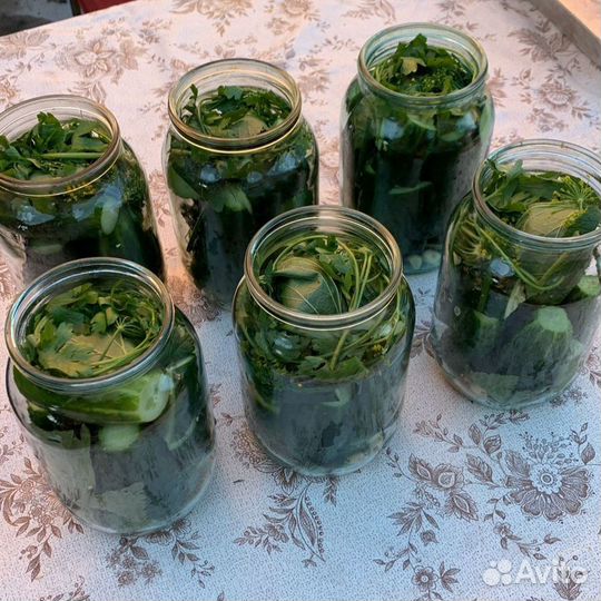 Стекляная банка для консервирования