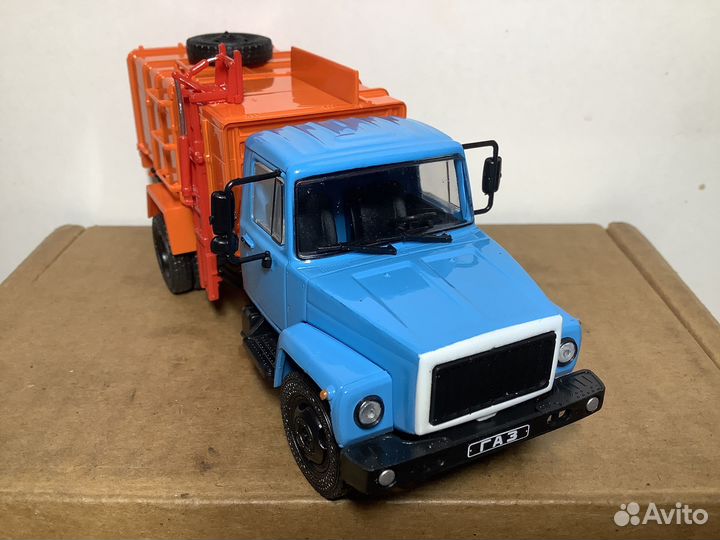 Модель автомобиля ко-413(газ-3307) 1:43 деа