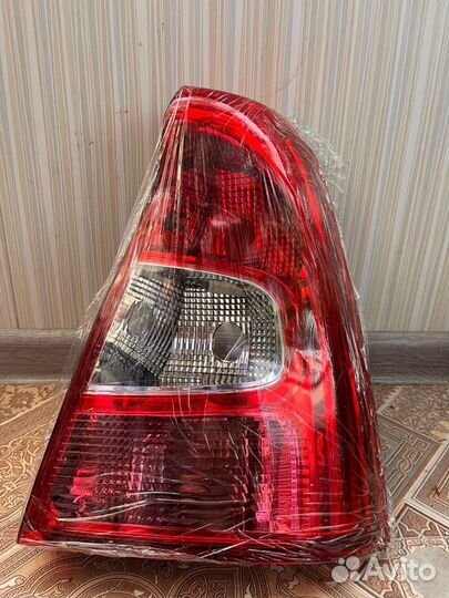 Задний фонарь renault logan