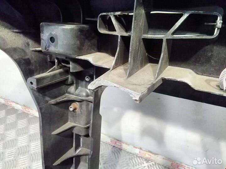 Панель передняя (телевизор) для Mazda 5 CR