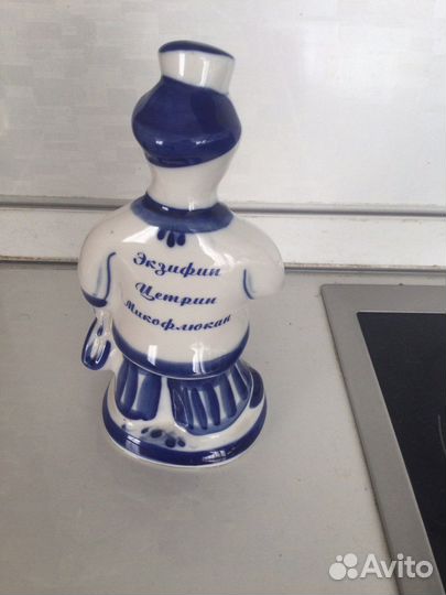 Гжель Фарфороая статуэтка Доктор гжель