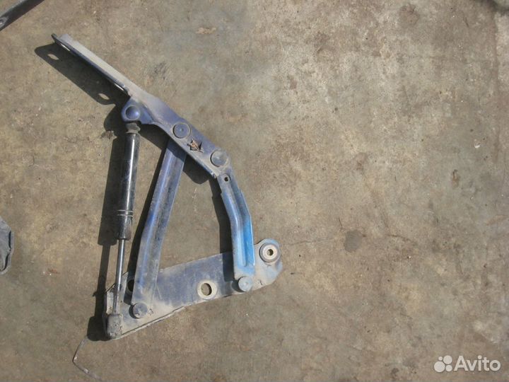 Петли капота на Opel Vectra B