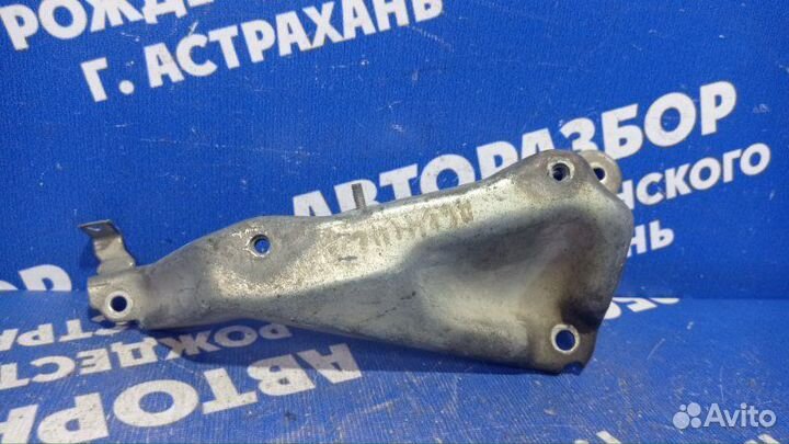 Кронштейн впускного коллектора Toyota Avensis