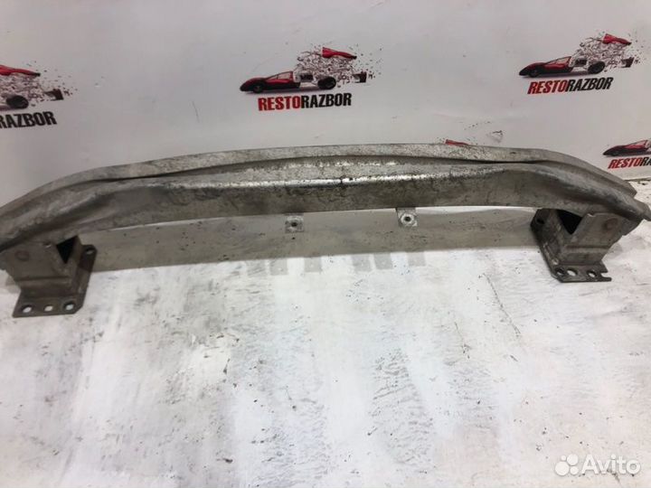 Усилитель бампера Audi A8 седан BFM 2006