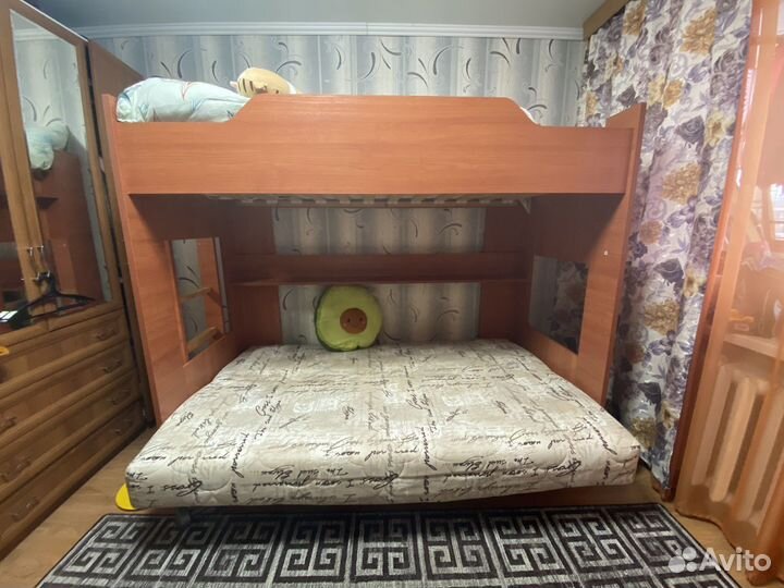 Кровать двухьярусная