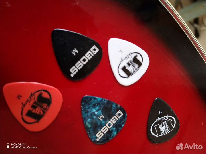 Акустическая гитара