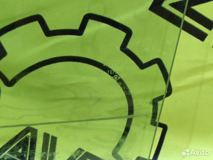 Стекло переднее левое Toyota Ist NCP60 2NZ-FE