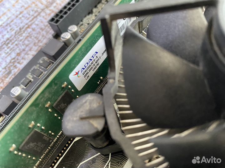 Материнская плата с процессором и памятью