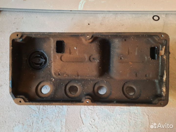 Крышка двигателя