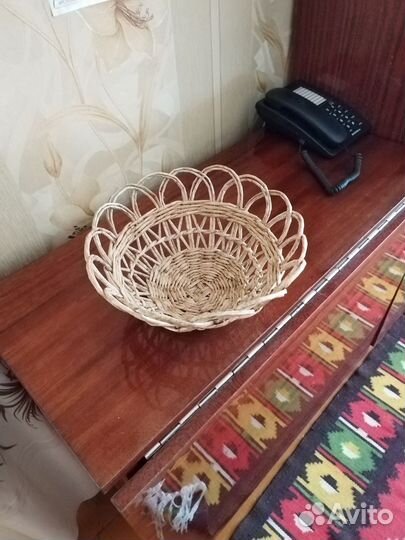 Корзина плетеная из бумажной лозы