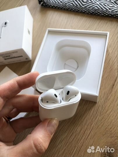 Наушники AirPods