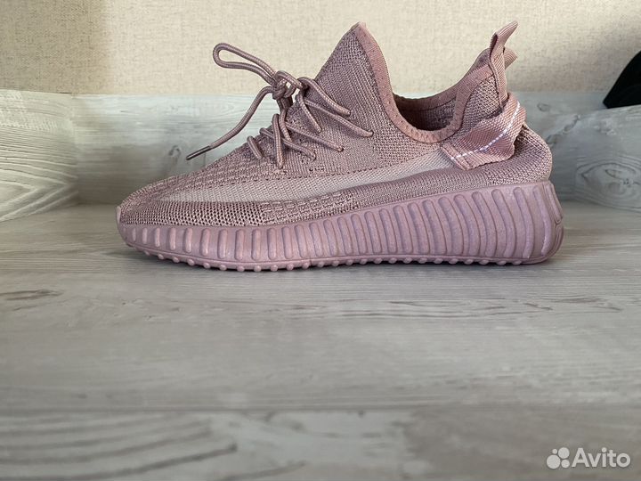 Кроссовки женские