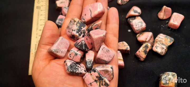 Камень родонит