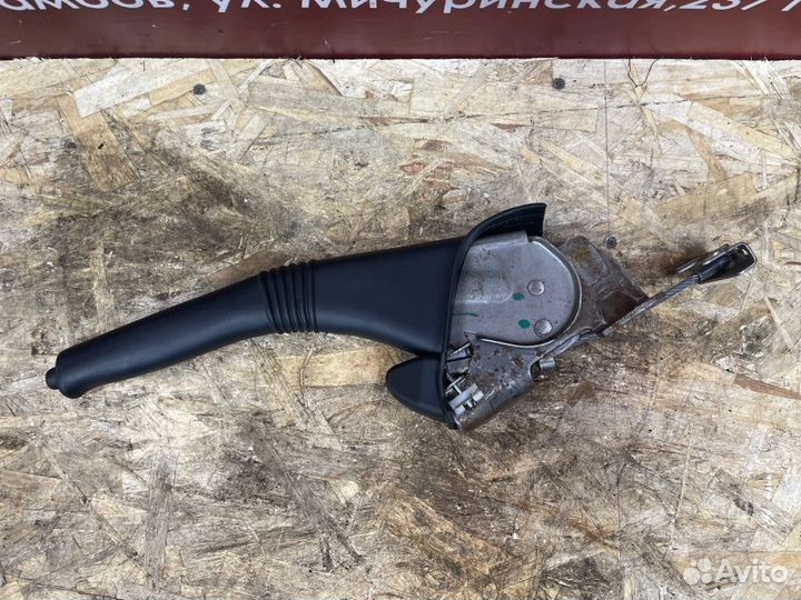 Рычаг стояночного тормоза Renault Logan