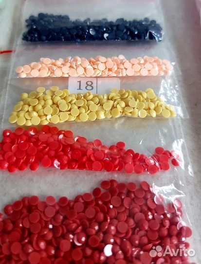 Стразы для алмазной мозаики (+ инструменты)