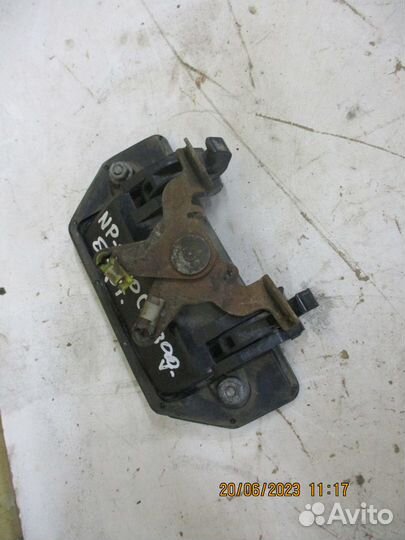 Ручка заднего борта Ниссан NP300