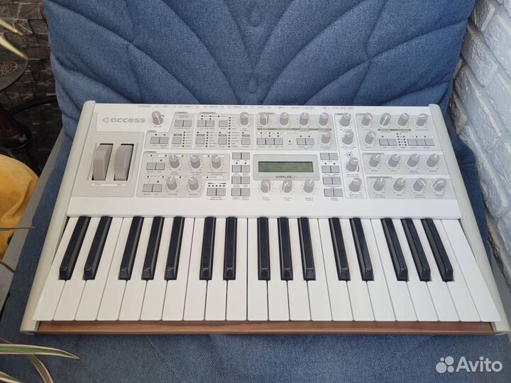 Access Virus TI2 Polar