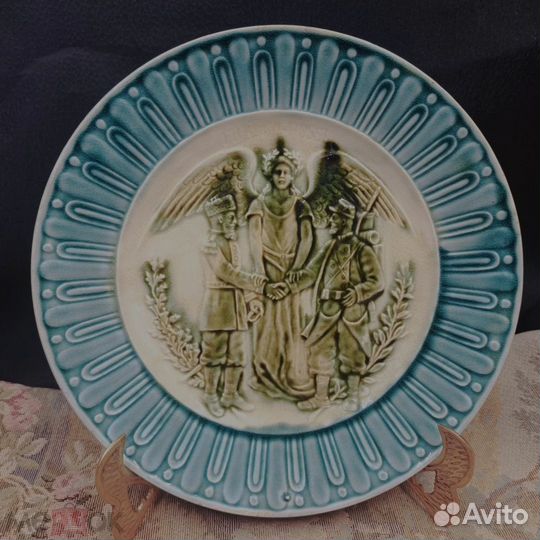 Антикварная тарелка