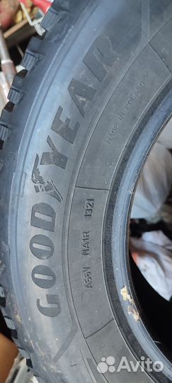 Goodyear UltraGrip 215/65 R16 102T